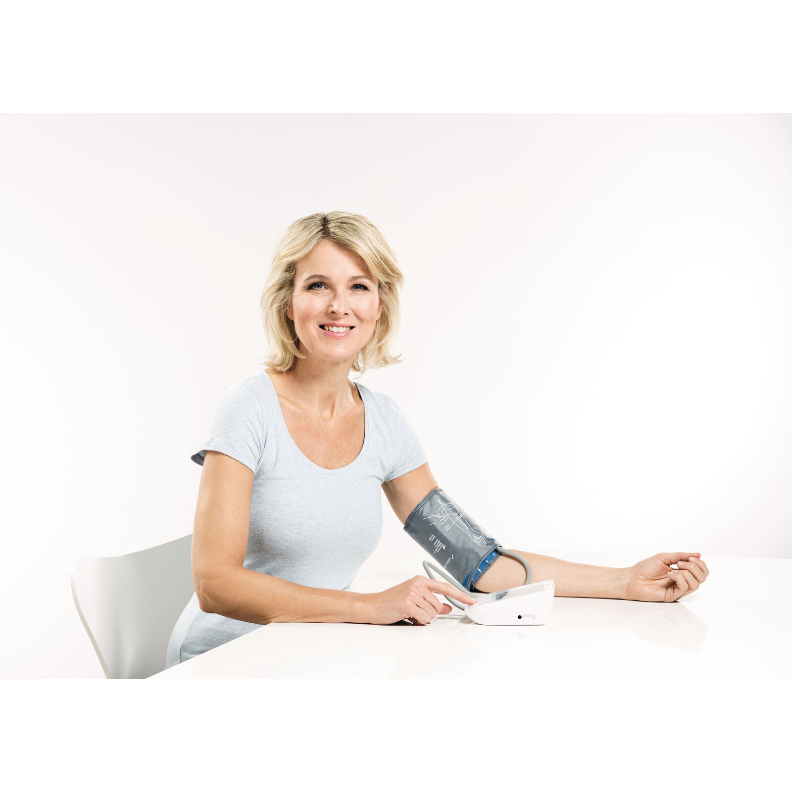 Beurer Oberarm-Blutdruckmessgerät BM 49 Voice