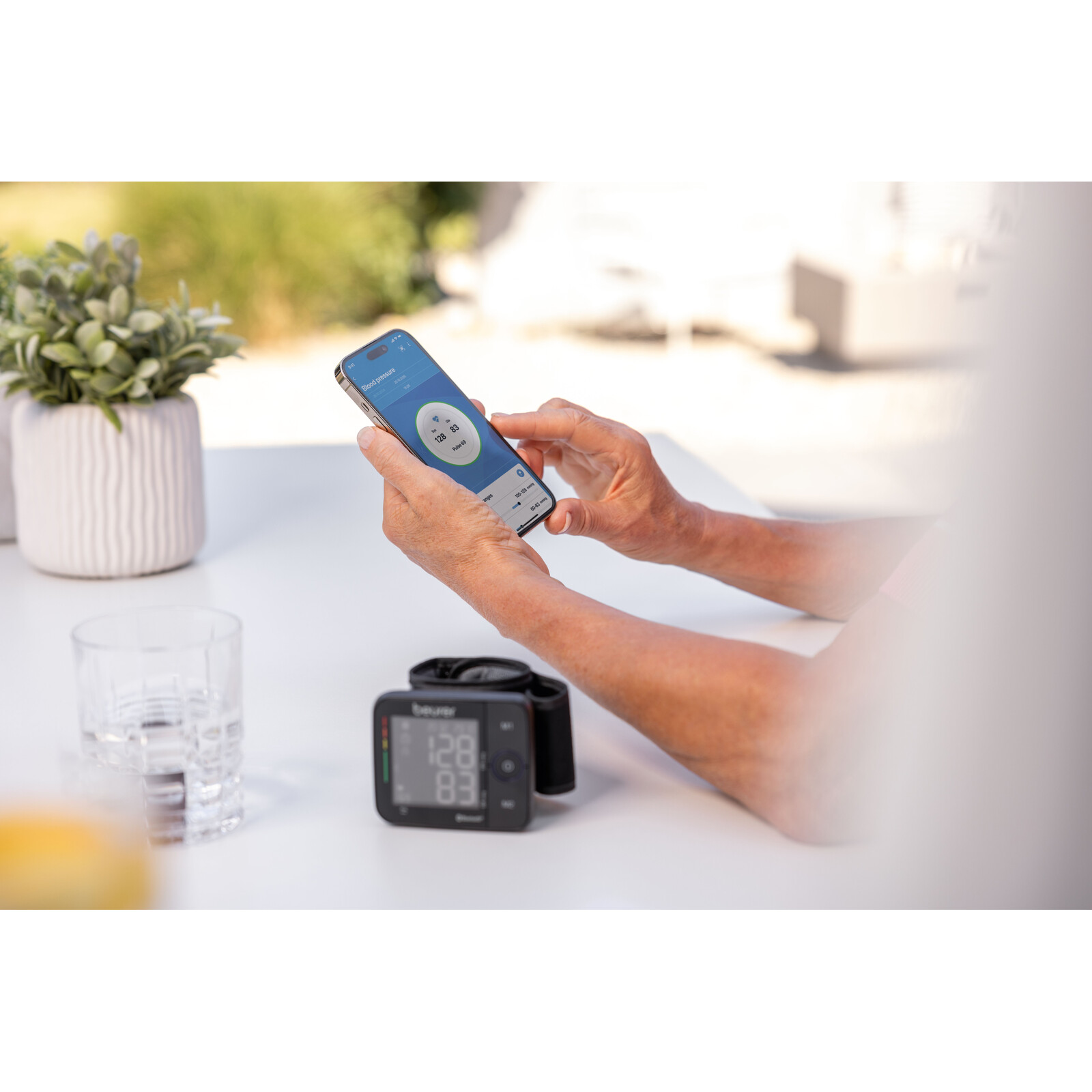 Beurer Handgelenk-Blutdruckmessgerät BC 54 BT