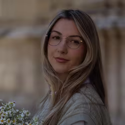 Werbemittel f&uuml;r die Marke des Monats Marais Paris, erh&auml;ltlich jetzt bei Hartlauer!