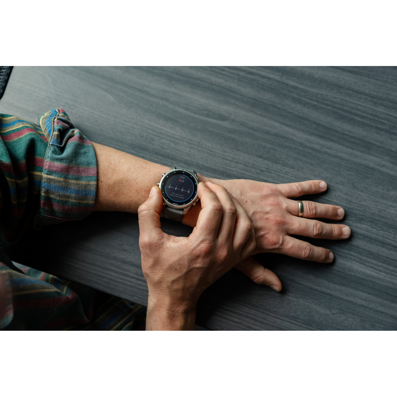 Garmin Fenix 9 Pro inReach 47mm Titan Silikonarmband Graphit/Schwarz