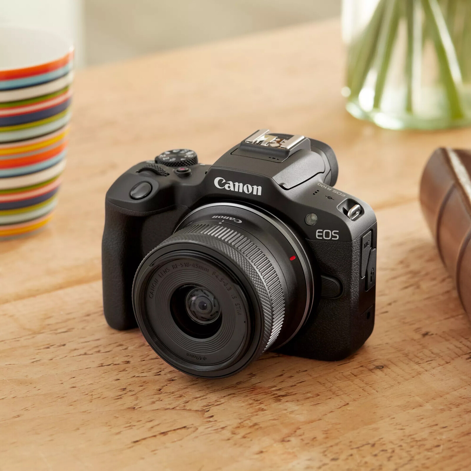 Canon EOS R100 Geh&auml;use + RF-S 18-45mm F4.5-6.3 IS STM