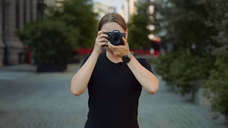 Canon EOS R8 Mark II Geh&auml;use Battery Kit