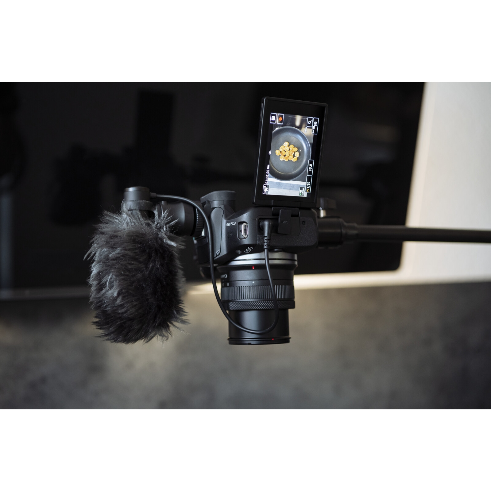 Canon EOS R50 Schwarz + RF-S 18-45 IS STM Creator Kit