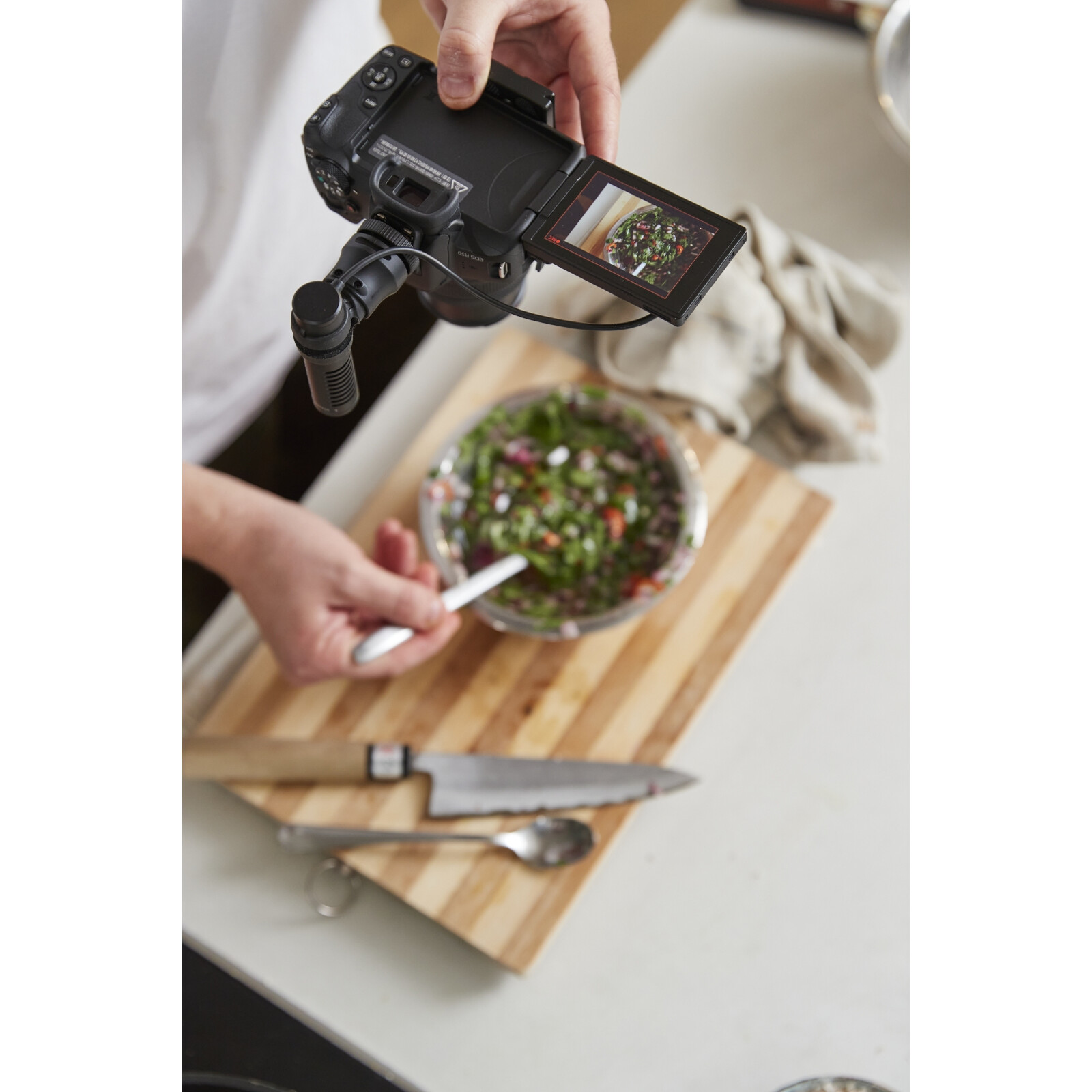 Canon EOS R50 Schwarz + RF-S 18-45 IS STM Creator Kit