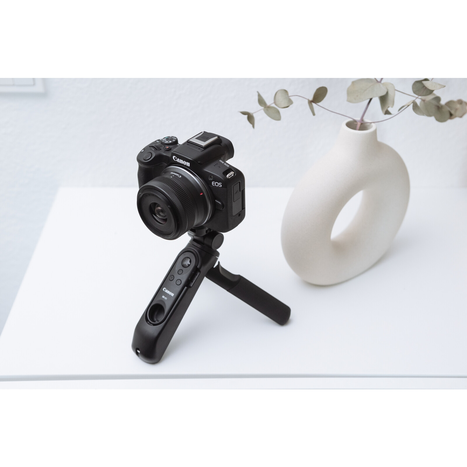 Canon EOS R50 Schwarz + RF-S 18-45 IS STM Creator Kit