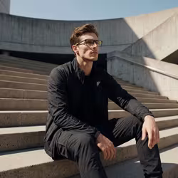 Werbemittel f&uuml;r Marke des Monats April: Nike Eyewear. Sportliche Fassungen f&uuml;r Damen & Herren, jetzt erh&auml;tlich bei Hartlauer