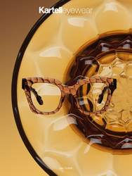 Braune Kartell Kunststoffbrille künstlerisch in Szene gesetzt.