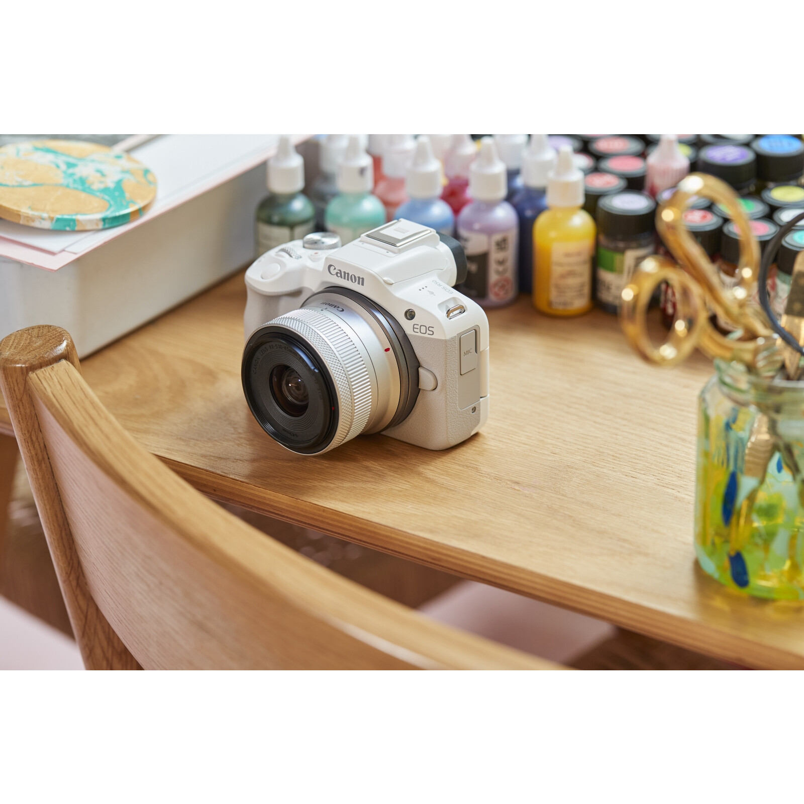 Canon EOS R50 weiß + RF-S 18-45 IS STM