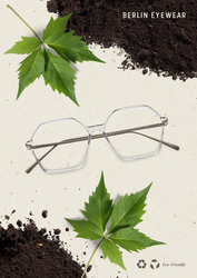 Transparente Acetat Brille von Berlin Eyewear neben Pflanzenblatt und Erde