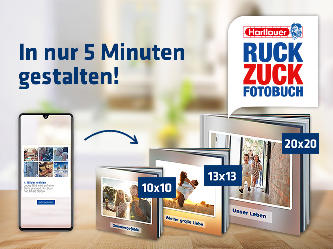 Smartphone mit Pfeil zu drei unterschiedlich großen Hartlauer Ruck Zuck Fotobüchern