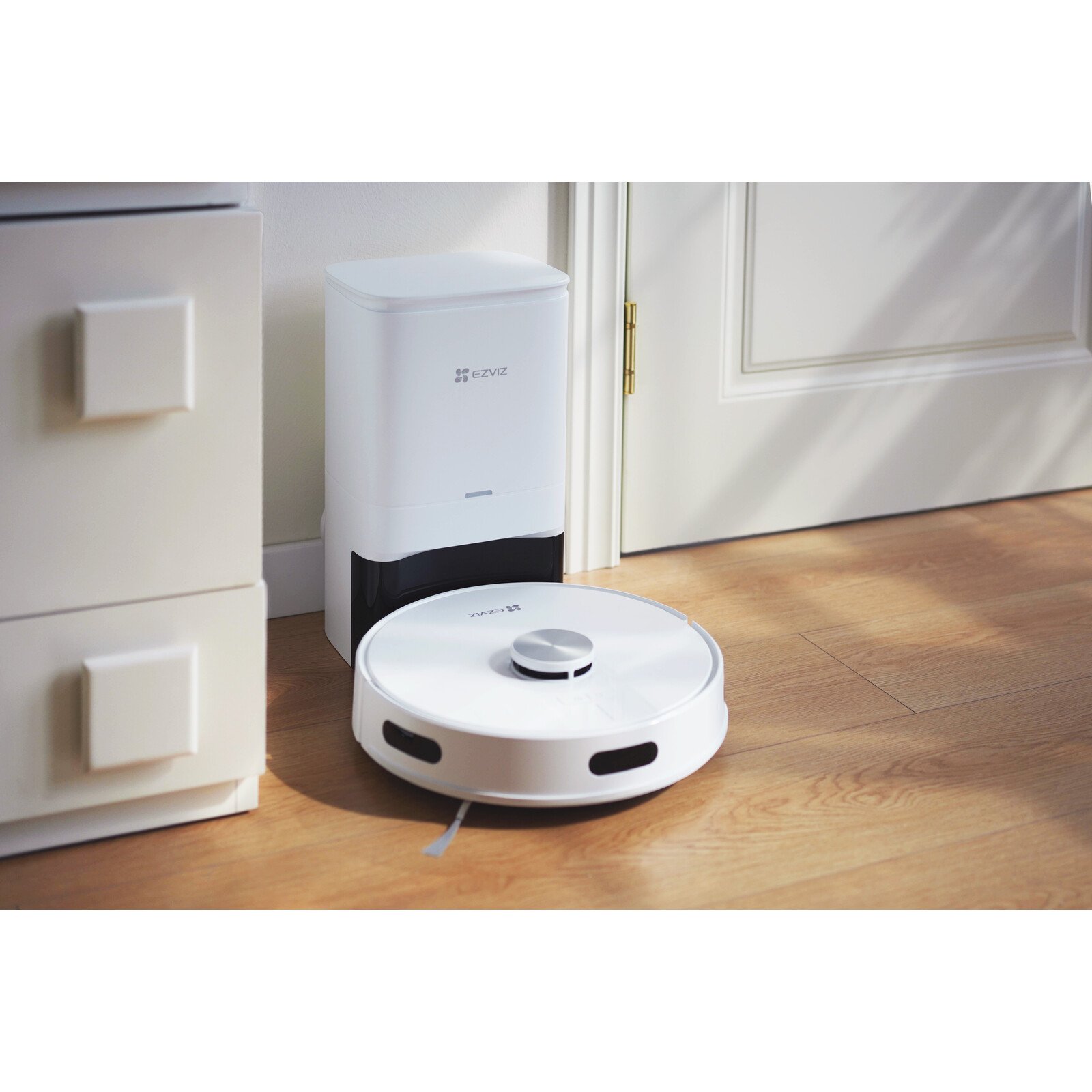 EZVIZ RE4 Plus Saug- und Wischroboter mit Station 
