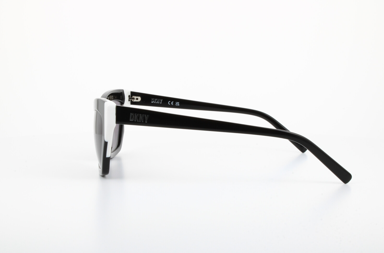 DKNY DK547SH black white