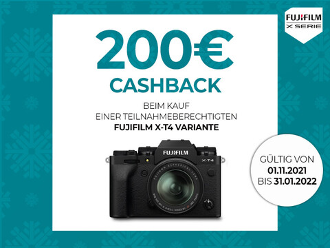 Fujifilm X-T4 in Schwarz mit Infos zu Cashback-Aktion auf weißem und türkisem Hintergrund
