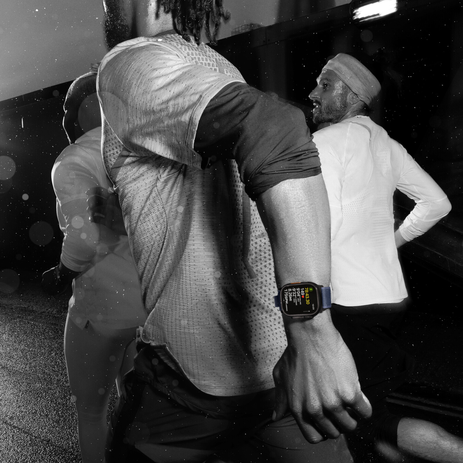 Apple Watch Ultra 2 LTE 49mm black Titanium Case + Trail M/L