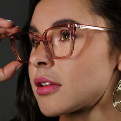 Werbematerial zur Darstellung von Brillenfassungen von Kartell Eyewear.