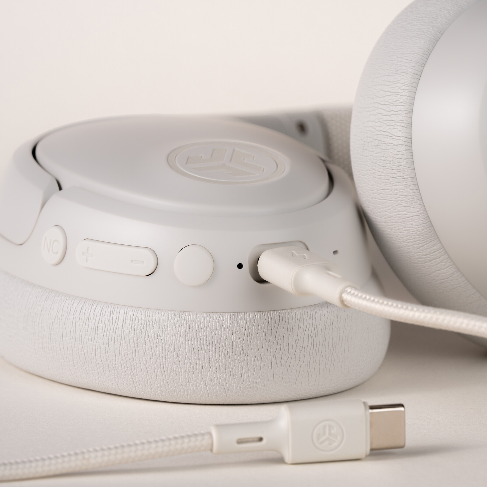 JLAB JBuds LUX ANC cloud white