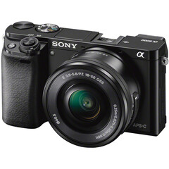 Sony ALPHA 6000 + SELP 16-50/3,5-5,6 OSS PZ Schwarz Sony ALPHA 6000 + SELP 16-50/3,5-5,6 OSS PZ Schwarz
