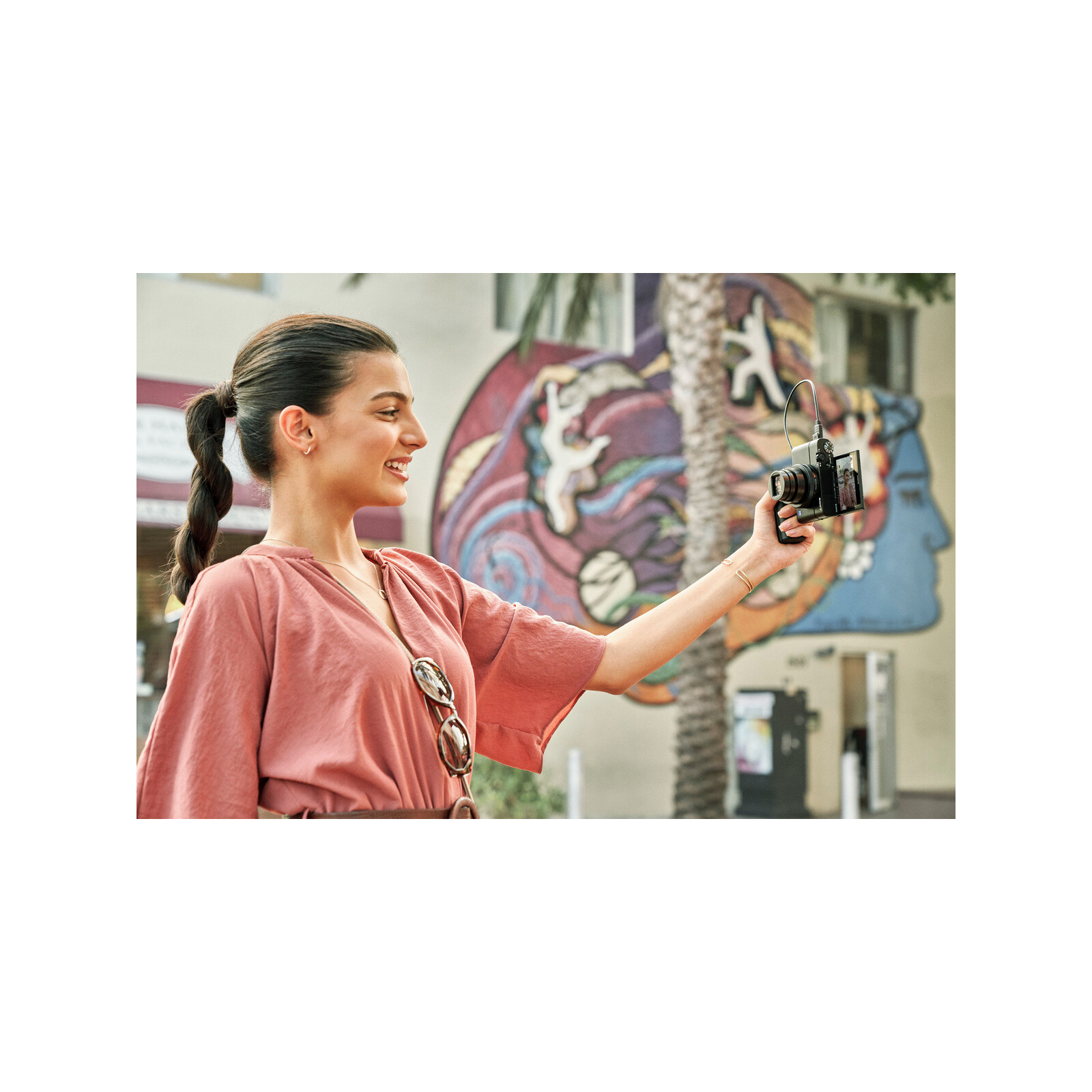 Sony DSC-RX100M7 Cybershot 25