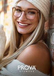 Junge blonde Dame vor Ziegelmauer mit kupferfarbener Prova Brille.