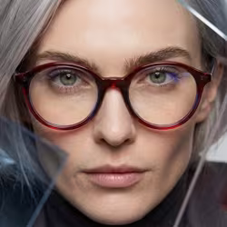 Marke des Monats Kartell, stylische Brillen bei Hartlauer.