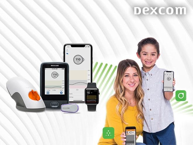 Dexcom G6, ein Smartphone und eine Smartwatch sowie Mutter und Sohn, die jeweils ein Smartphone in der Hand halten
