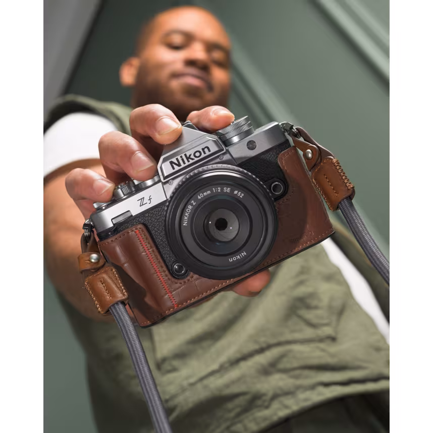 Nikon Z f silber + Z 40/2,0 + promo Case