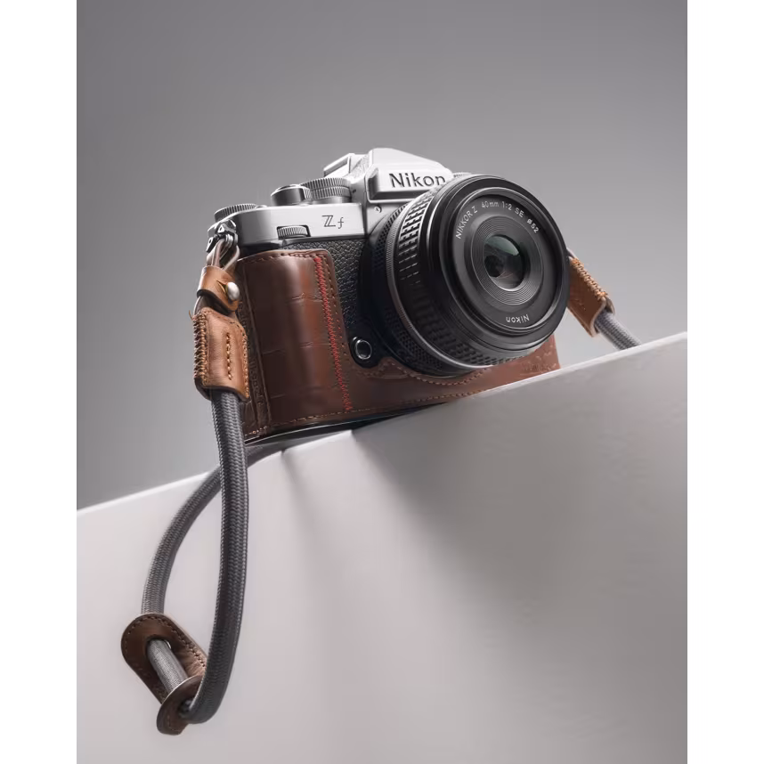 Nikon Z f silber + Z 40/2,0 + promo Case