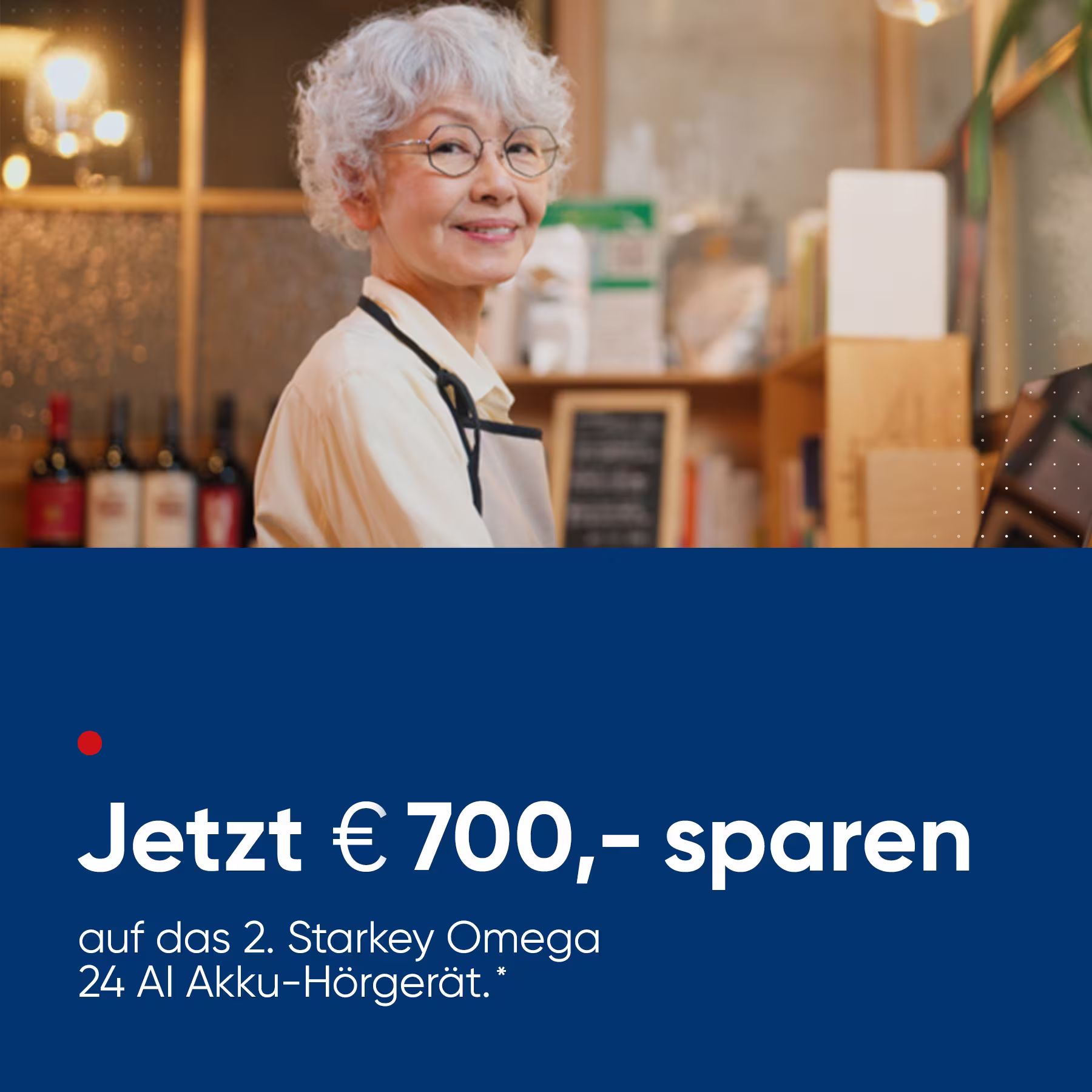 Eine &auml;ltere Dame sitzt vor ihrem Laptop. Darunter steht folgender Text: "Jetzt 700&euro; sparen auf das 2. Starkey Omega 24 AI Akku-H&ouml;rger&auml;t."