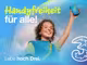 Ein junges Mädchen hält ein Smartphone mit dem Logo von DREI auf dem Bildschirm in die Höhe und lächelt. Daneben steht folgender Text: "Handyfreiheit für alle! Lebe hoch Drei."
