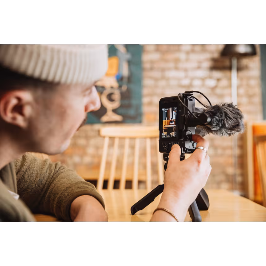 Canon EOS R50 V + RF-S 14-30mm F4-6.3 IS STM PZ Creator Kit