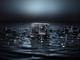 Wasserfeste Action-Kamera DJI Osmo Action 4 auf einer Wasseroberfläche