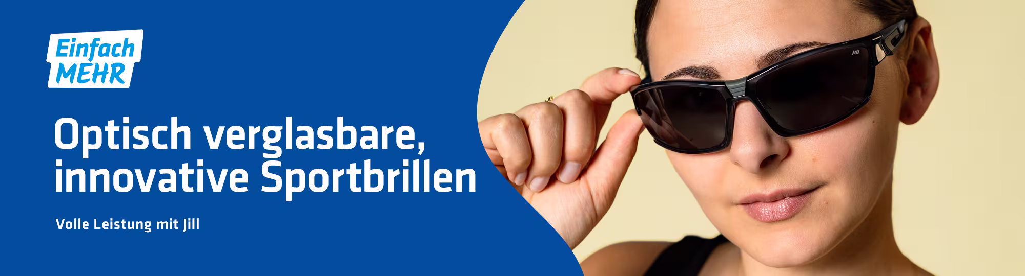 Darstellung von aktuellen Sportbrillen inklusive der verschiedenen Einsätze an einem Model und auf einem Drehteller vor neutralem Hintergrund.