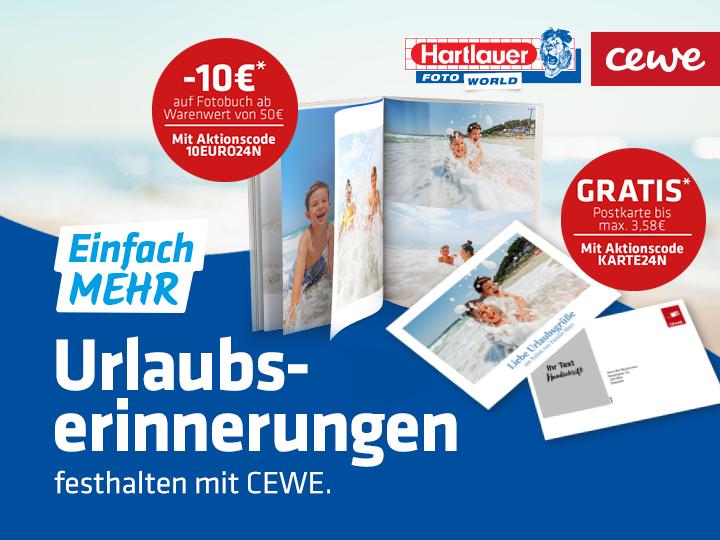 Blauer Banner unten; personalisierte CEWE Fotobücher, Laborfotos und Postkarten oben; Strand im Hintergrund