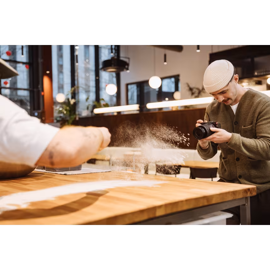 Canon EOS R50 V + RF-S 14-30mm F4-6.3 IS STM PZ Creator Kit