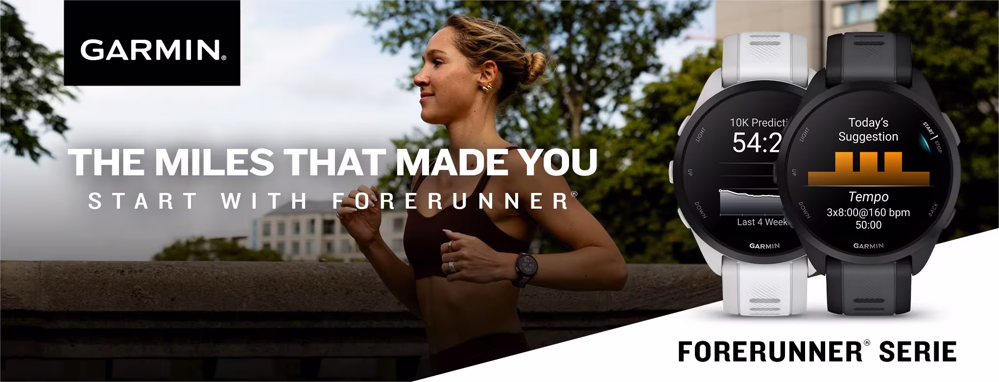 Laufende Frau tr&auml;gt eine Garmin Forerunner Smartwatch im Freien; daneben zwei Uhrenmodelle mit Trainingsanzeigen und der Werbeslogan &bdquo;The miles that made you &ndash; Start with Forerunner&ldquo;.