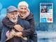  Älteres, sich umarmendes Ehe-Paar und die Zeitung Gesundheits-Echo vor einer verschwommenen Winterlandschaft 