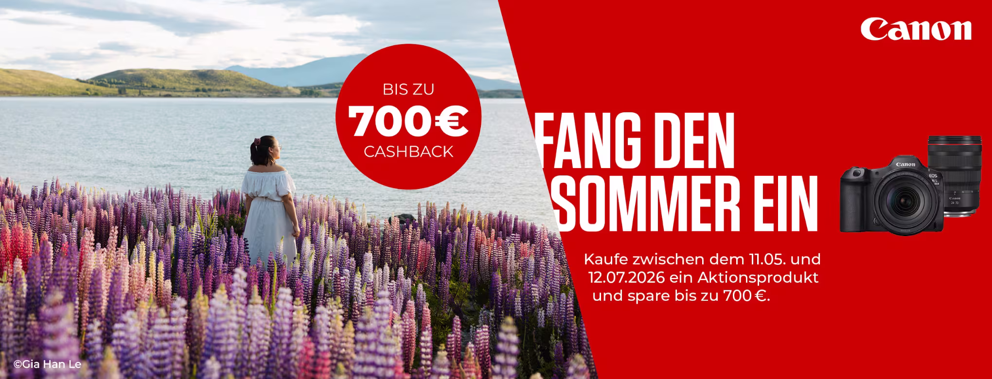 Aktionsgrafik von Canon mit folgendem Text auf rotem Hintergrund: "Bis zu 700&euro; Cashback. Fang den Sommer ein. Kaufe zwischen dem 11.05. und 12.07.2026 ein Aktionsprodukt und spare bis zu 700&euro;." Zus&auml;tzlich sind eine Kamera sowie ein Objektiv von Canon abgebildet. Im Hintergrund befindet sich eine Frau in einem Fliederfeld vor einem See.