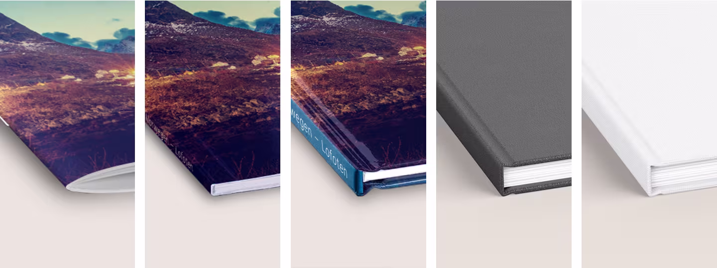 Fotobücher mit verschiedenen Arten von Einbänden sind nebeneinander abgebildet.