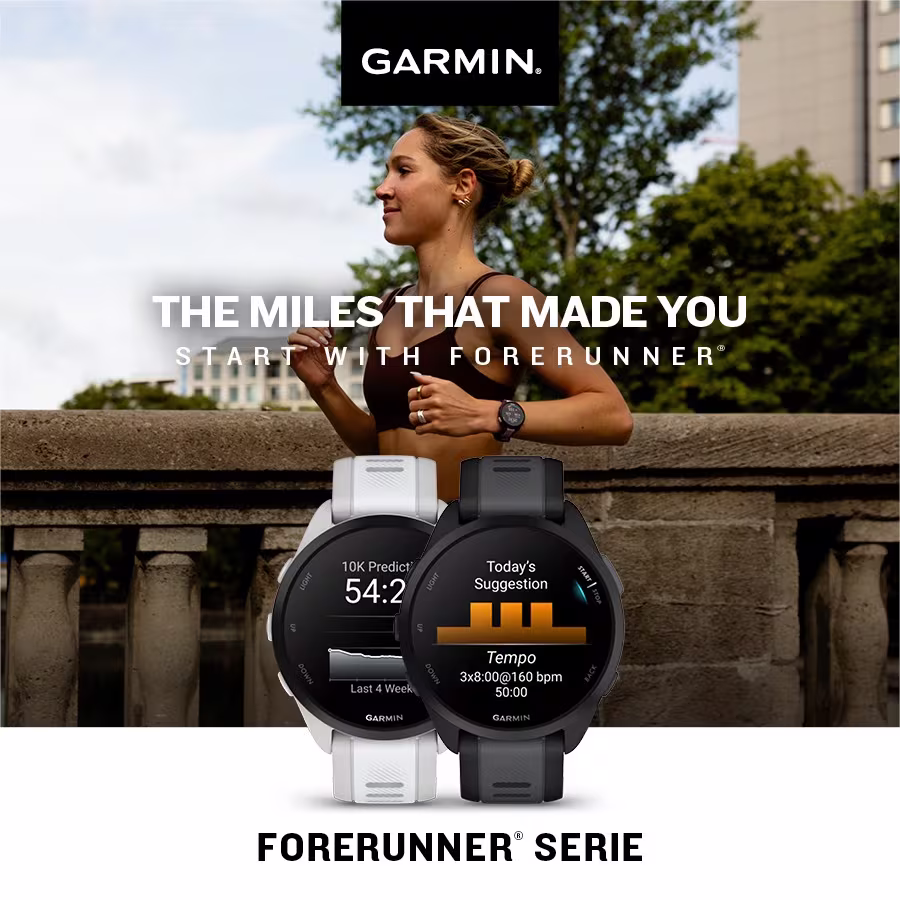 Laufende Frau mit Garmin Forerunner Uhr vor Stadtkulisse; darunter zwei Uhren mit Trainingsfunktionen und der Text &bdquo;Forerunner Serie&ldquo;.