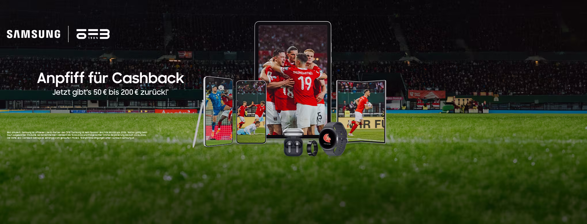 "Samsung und &Ouml;FB bewerben in einem Fu&szlig;ballstadion die Aktion &bdquo;Anpfiff f&uuml;r Cashback&ldquo;. Zu sehen sind verschiedene Samsung Ger&auml;te wie Smartphone, Tablet, Smartwatch und In Ear Kopfh&ouml;rer mit Spielszenen der &ouml;sterreichischen Nationalmannschaft. Beworben wird eine Cashback Promo von 50 und bis zu 200 Euro R&uuml;ckerstattung beim Kauf ausgew&auml;hlter Samsung Produkte."