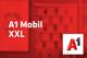 A1 Mobil XXL Tarif und A1-Logo vor unscharfem roten Hintergrund mit Handyabteilung in Hartlauer Geschäft