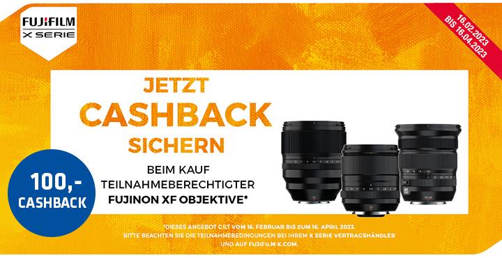 Orangener Wabenhintergrund vor weißen Texteinblendungen zur einer Fujifilm X-Serie Cashback Aktion mit rotem Störer zum Aktionszeitraum und blauer Bubble mit dem Hinweis zu 100,- Cashback. 