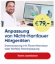 (ab 79&euro;) Anpassung von Nicht-Hartlauer H&ouml;rger&auml;ten: Erstanpassung inkl. Perzentilanalyse oder H&ouml;rfeld, Feinanpassung (Termin vereinbaren) (Ein Mann in einem wei&szlig;en Kittel &uuml;berpr&uuml;ft an einem Computer ein H&ouml;rger&auml;t.)