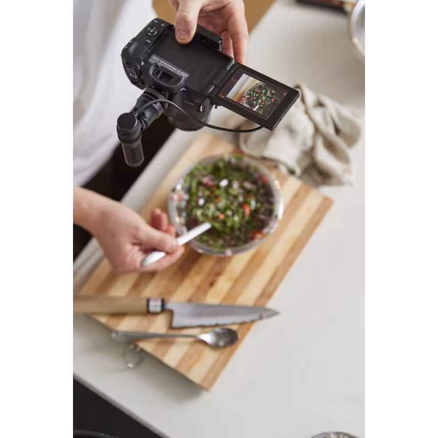 Canon EOS R50 Schwarz + RF-S 18-45 IS STM Creator Kit